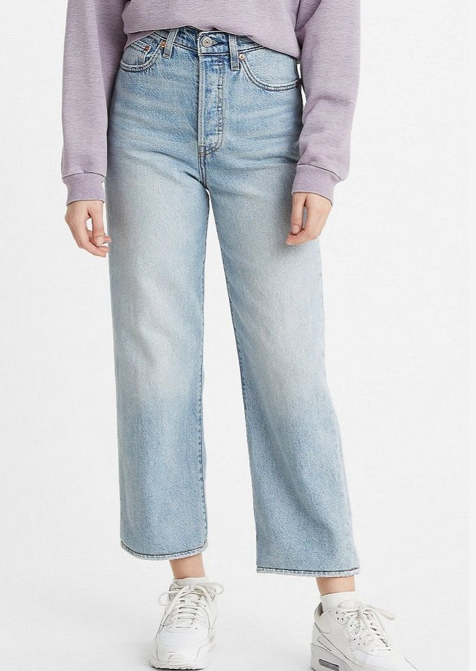 Levi's Ribcage Straight Ankle Jeans In The Middle