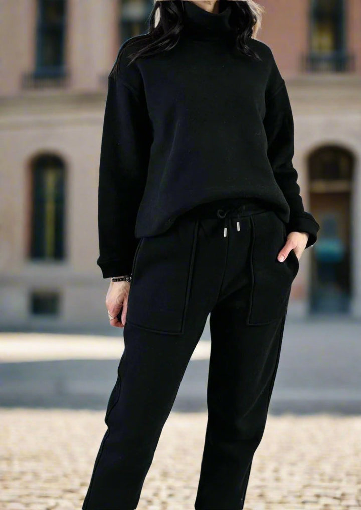 Cozy Black Turtleneck Sweatshirt3