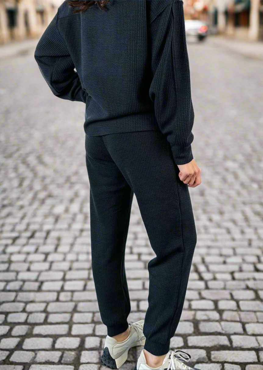 ESSENTIAL BLACK JOGGER PANT