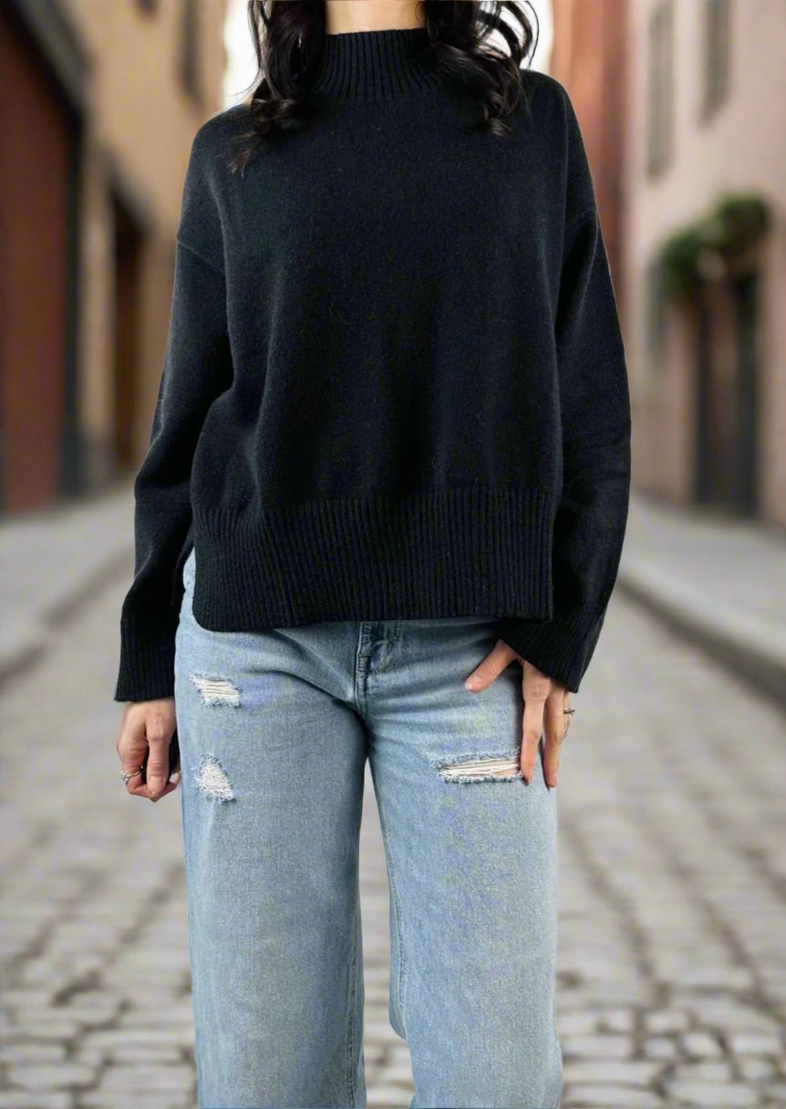 SOFT KNIT BLACK SWEATER