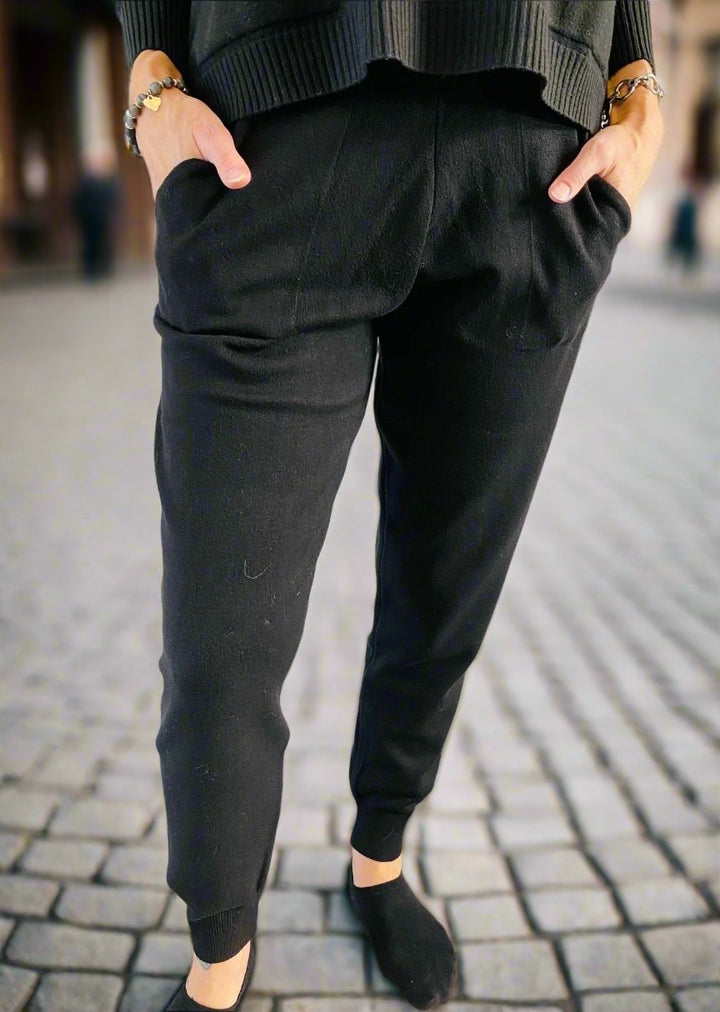 SOFT KNIT BLACK JOGGERS