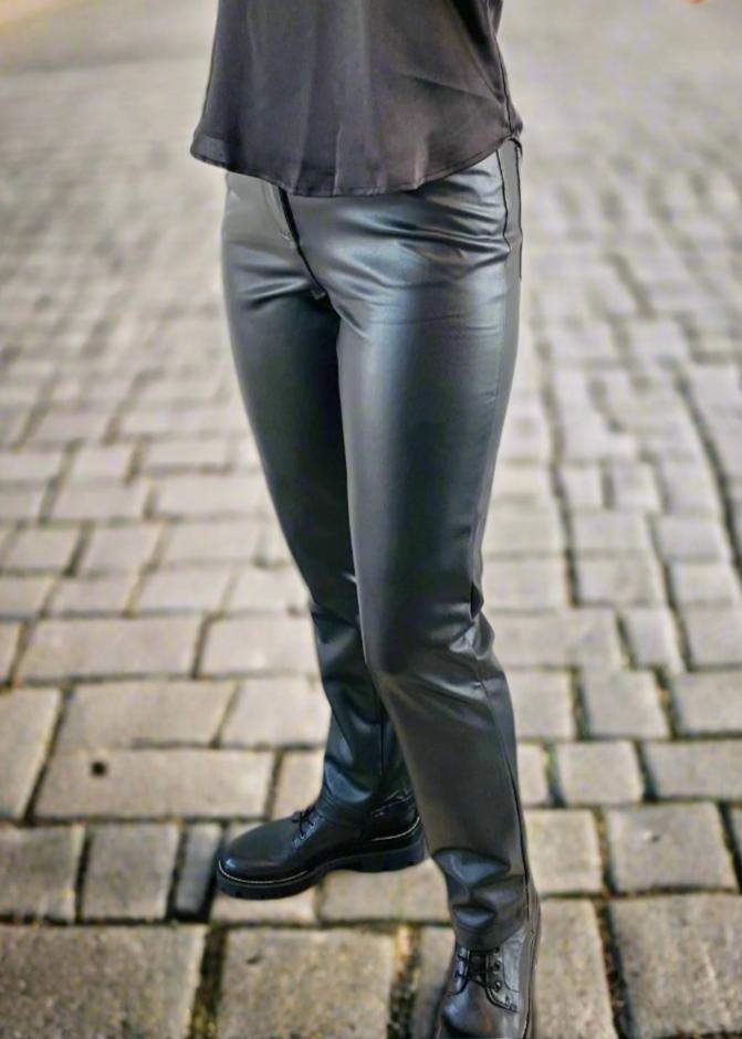 Black tight leather pants hotsell